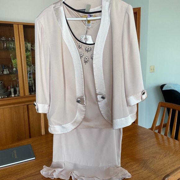 Mother of the Bride 3 piece suit - Picture 3 of 4